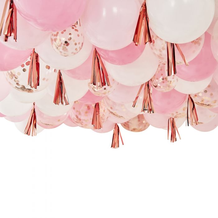 ballonnen tegen plafond